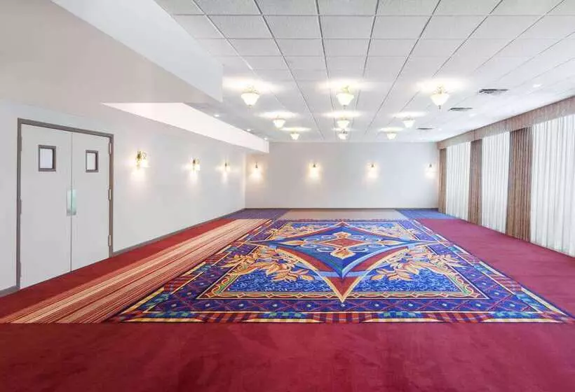 Отель Days Inn By Wyndham Albion