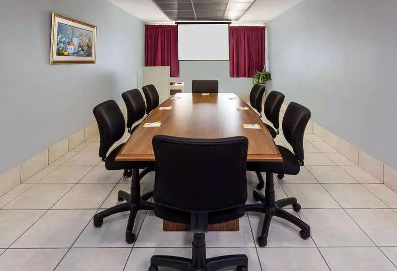 Отель Days Inn By Wyndham Albion