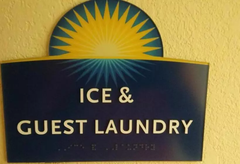 Отель Days Inn By Wyndham Albion