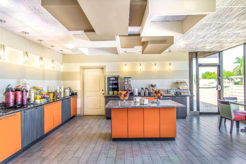 هتل Days Inn By Wyndham Fort Lauderdale Airport Cruise Port