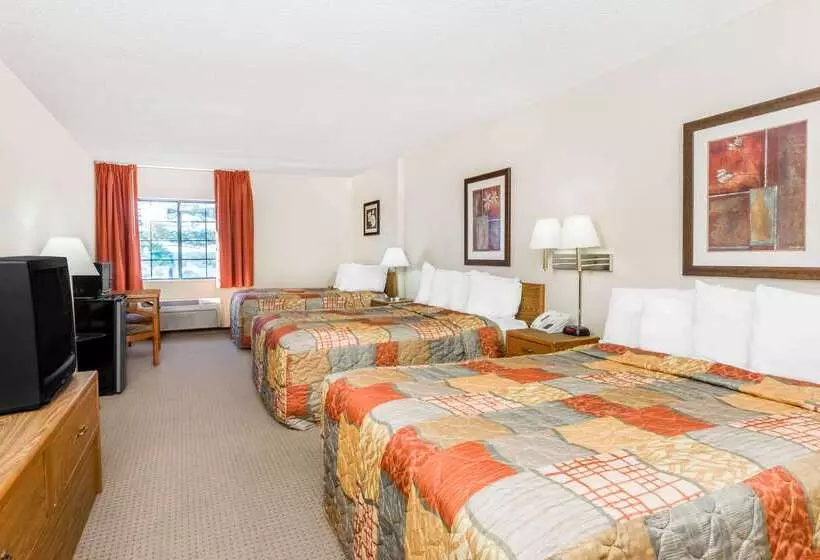 فندق Days Inn By Wyndham Iron Mountain