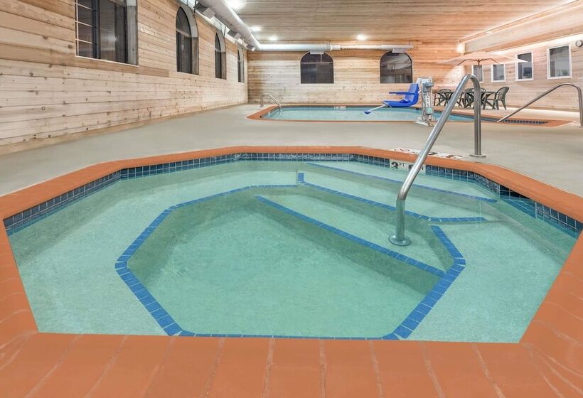 Отель Days Inn By Wyndham Iron Mountain