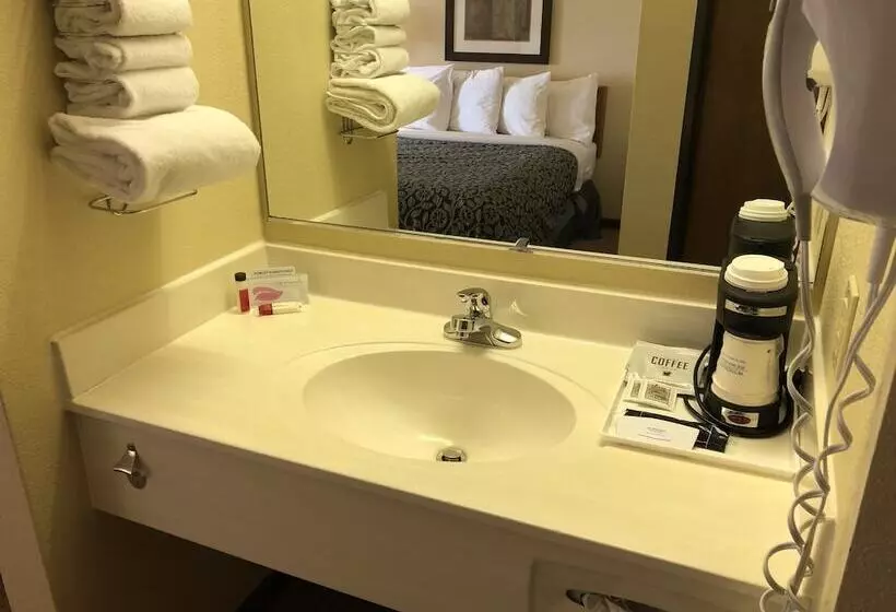 فندق Days Inn By Wyndham Iron Mountain