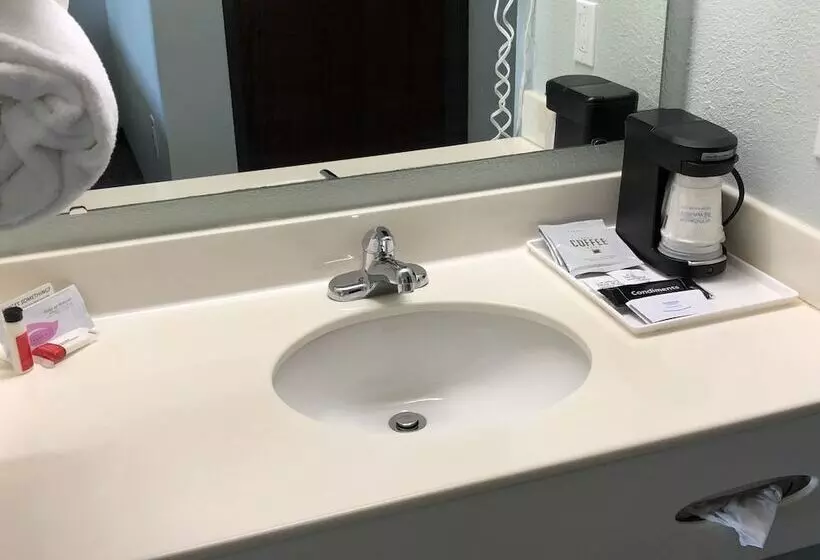 فندق Days Inn By Wyndham Iron Mountain