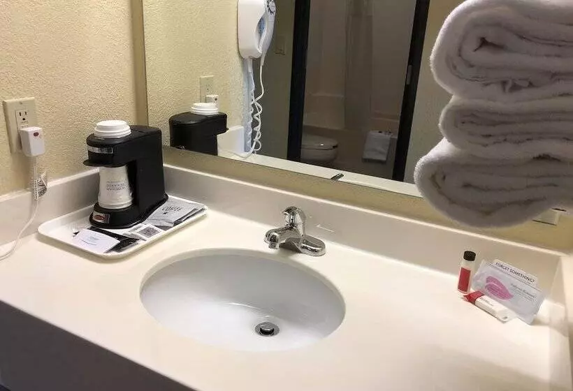 فندق Days Inn By Wyndham Iron Mountain