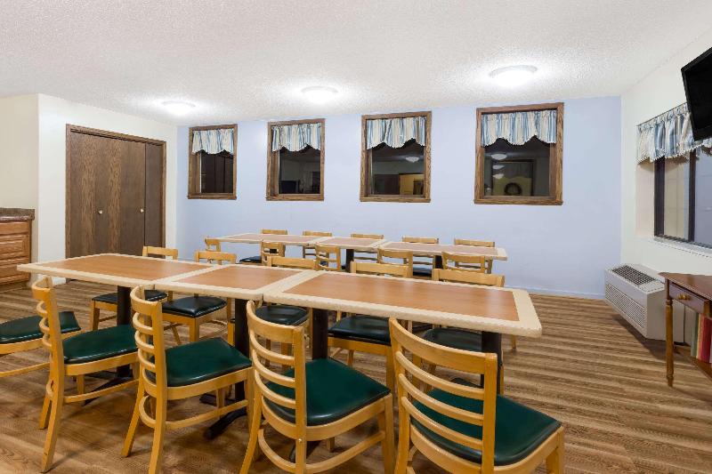 Отель Days Inn By Wyndham Iron Mountain