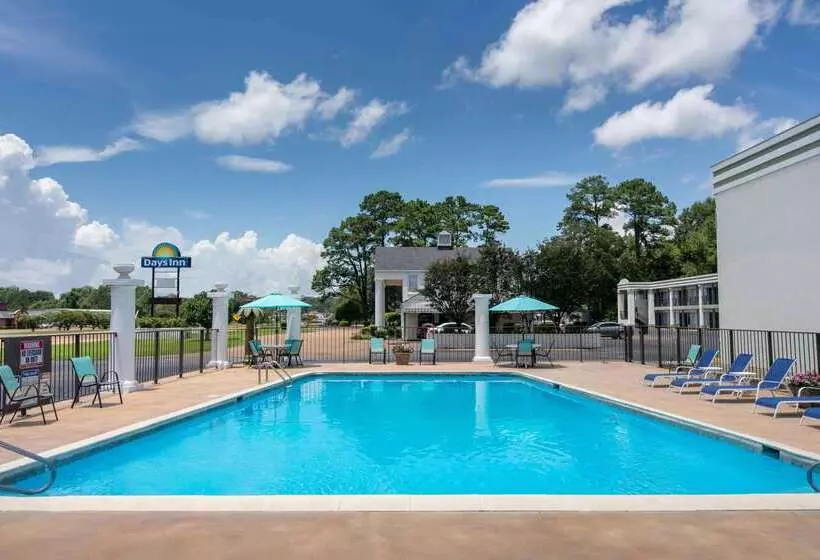 Hotelli Days Inn By Wyndham Natchez