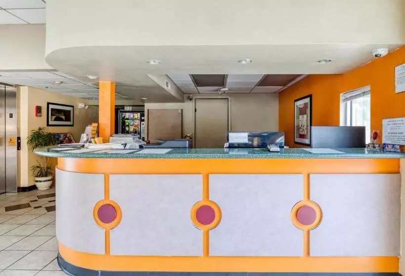 בית מלון כפרי Ameriican Atlanta Inn