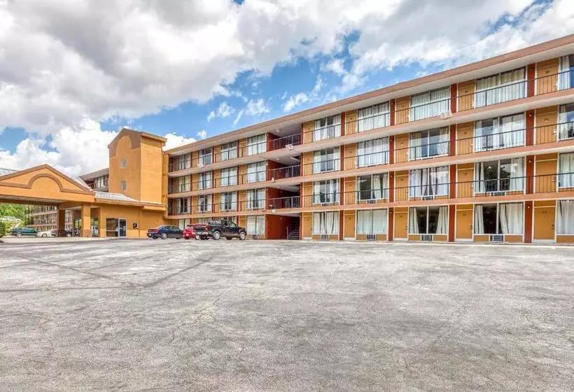 בית מלון כפרי Ameriican Atlanta Inn