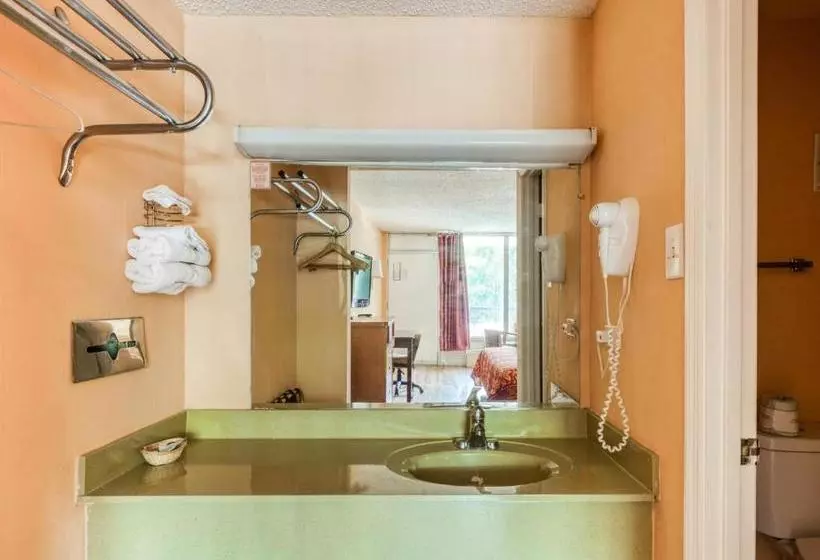 בית מלון כפרי Ameriican Atlanta Inn