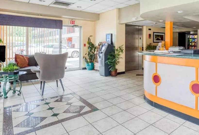 בית מלון כפרי Ameriican Atlanta Inn