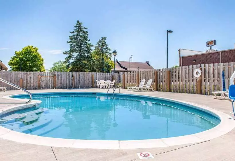 בית מלון כפרי Quality Inn