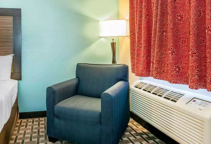 בית מלון כפרי Quality Inn