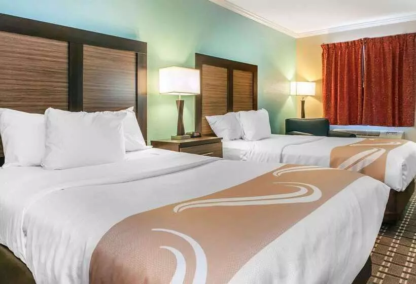 בית מלון כפרי Quality Inn