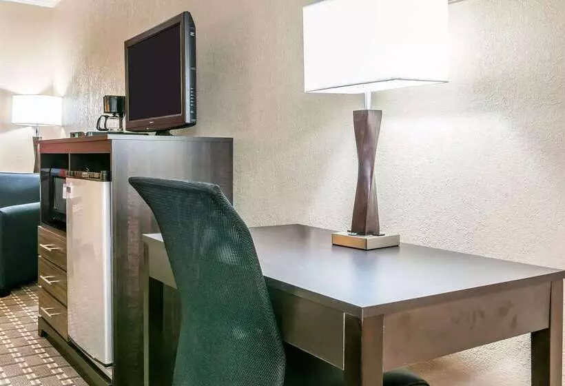 בית מלון כפרי Quality Inn