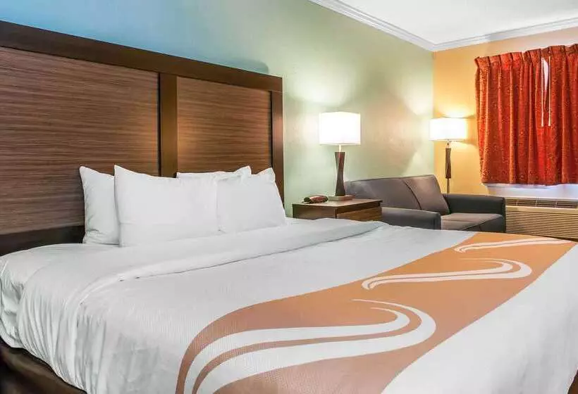 בית מלון כפרי Quality Inn