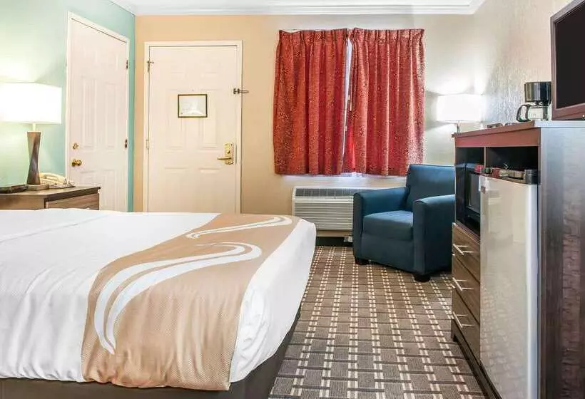 בית מלון כפרי Quality Inn