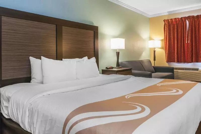 בית מלון כפרי Quality Inn