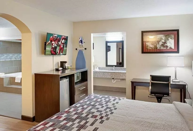 Отель Red Roof Inn Indianapolis East