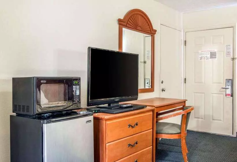 فندق Rodeway Inn