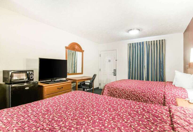 בית מלון כפרי Rodeway Inn