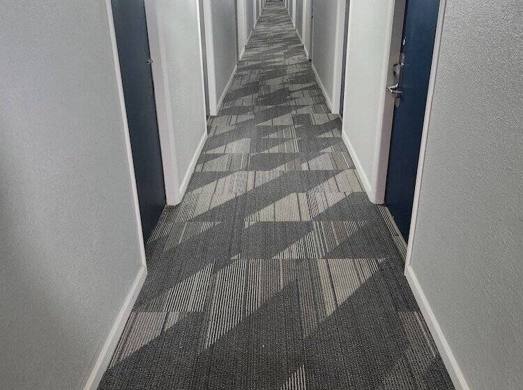 Motel 6 Williamstown, Wv