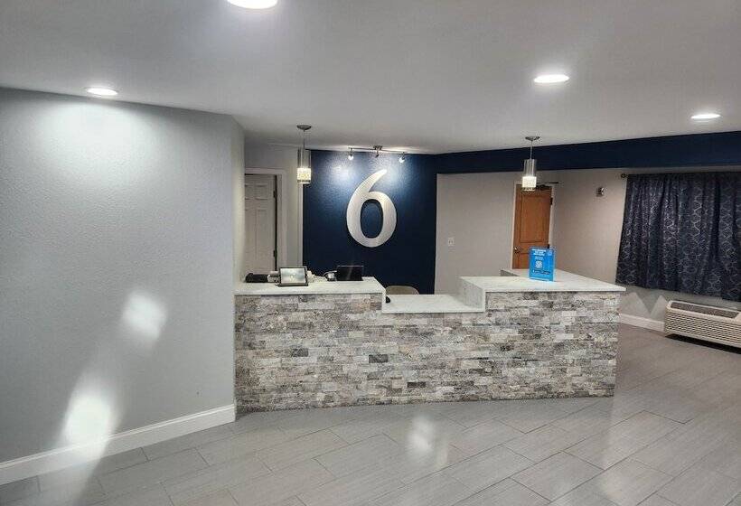 Motel 6 Williamstown, Wv