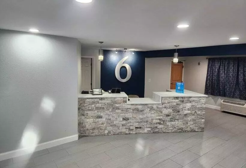 Motel 6 Williamstown, Wv