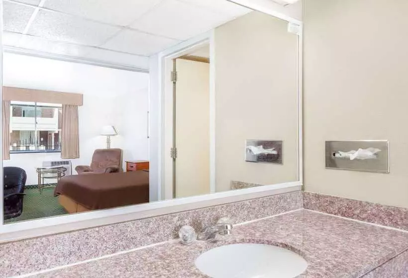 בית מלון כפרי Travelodge By Wyndham Jackson