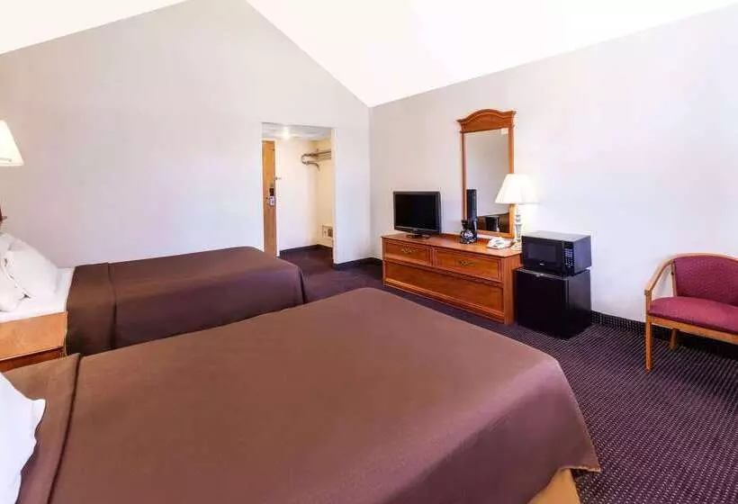 בית מלון כפרי Travelodge By Wyndham Jackson