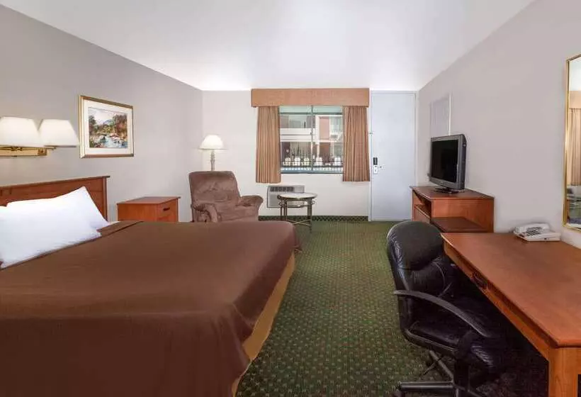 בית מלון כפרי Travelodge By Wyndham Jackson