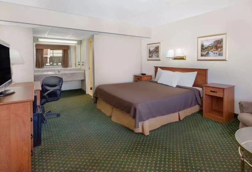 בית מלון כפרי Travelodge By Wyndham Jackson