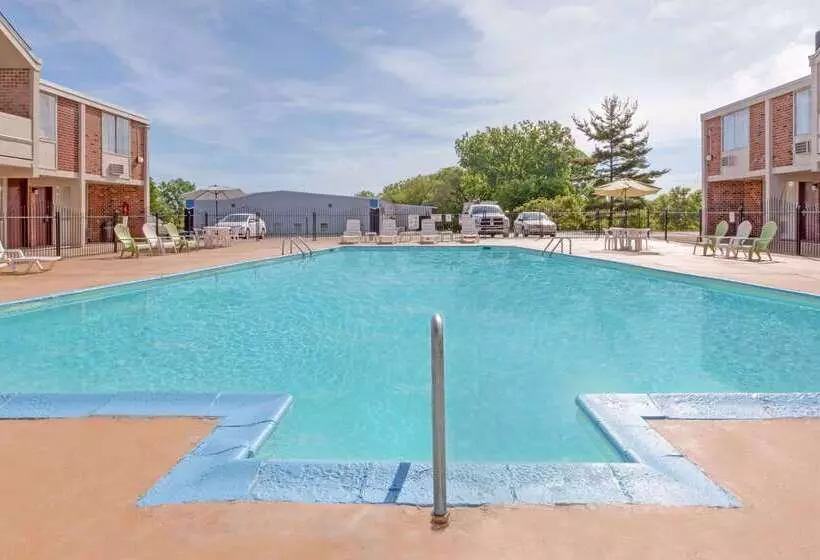 בית מלון כפרי Travelodge By Wyndham Jackson