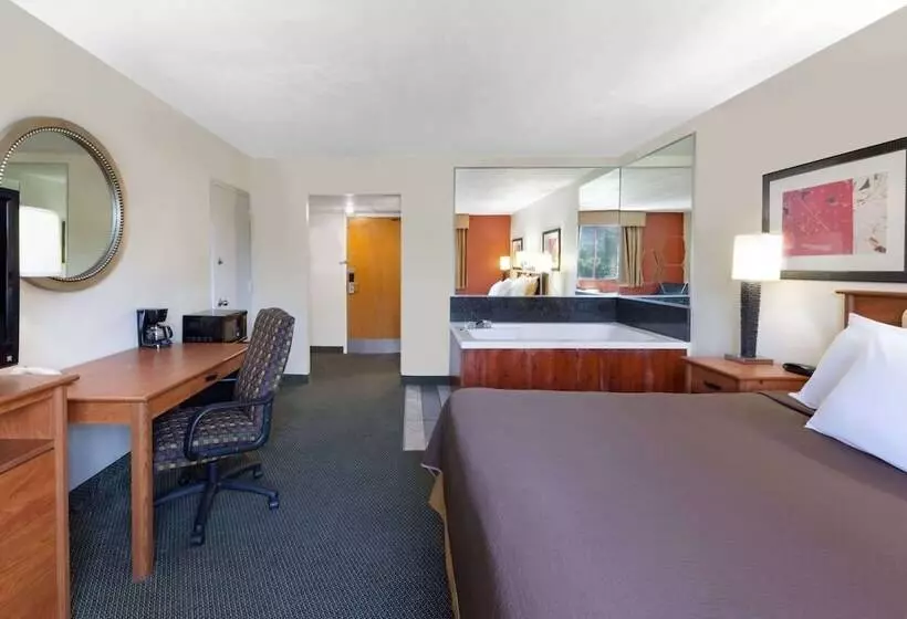 בית מלון כפרי Travelodge By Wyndham Jackson