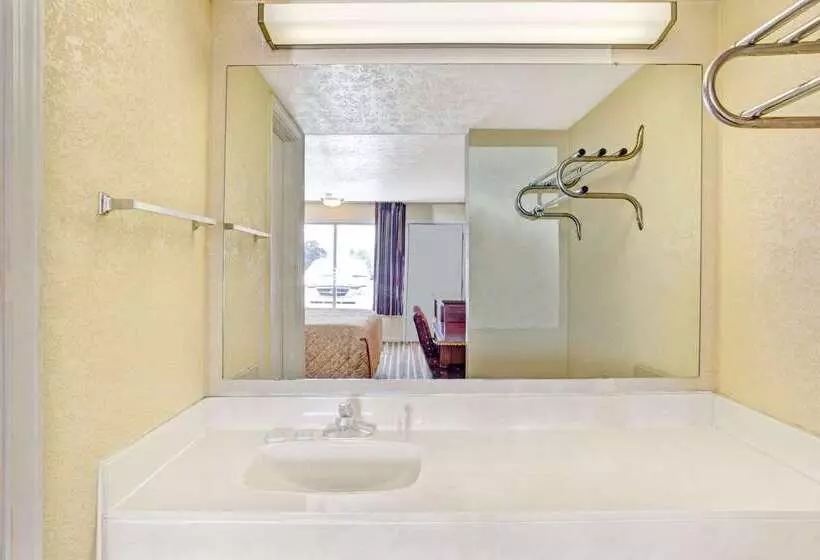 ホテル Travelodge By Wyndham Sellersburg / Louisville North