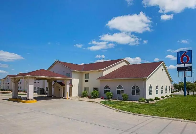 Motel 6 Omaha   Iat West