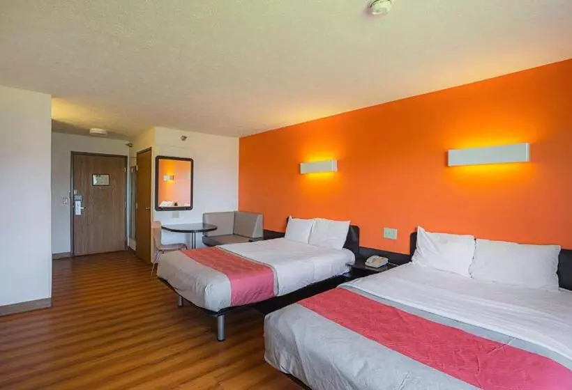 Motel 6 Omaha   Iat West