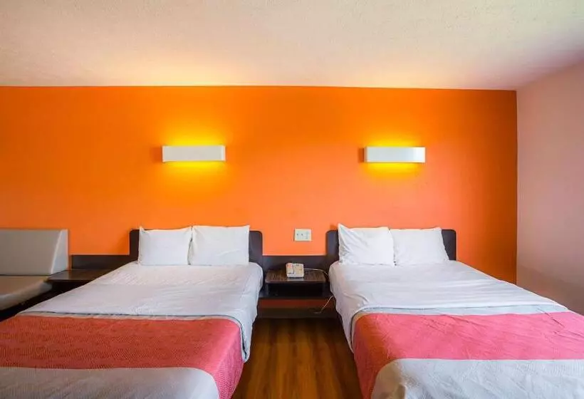 Motel 6 Omaha   Iat West