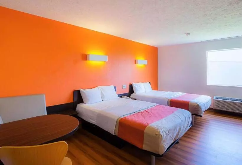 Motel 6 Omaha   Iat West