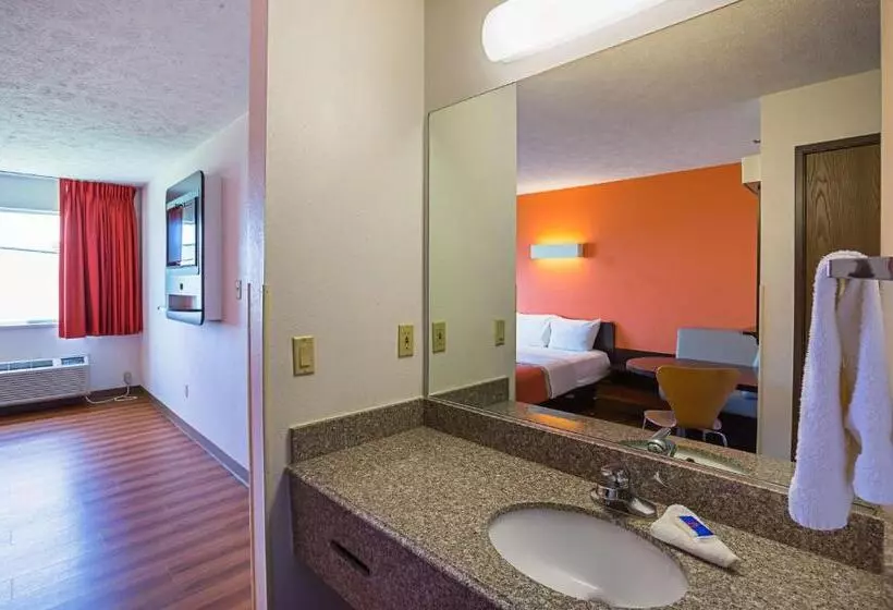Motel 6 Omaha   Iat West