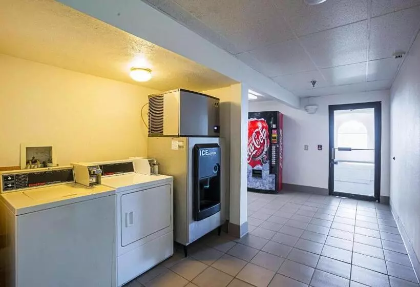 Motel 6 Omaha   Iat West