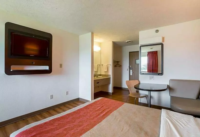 Motel 6 Omaha   Iat West