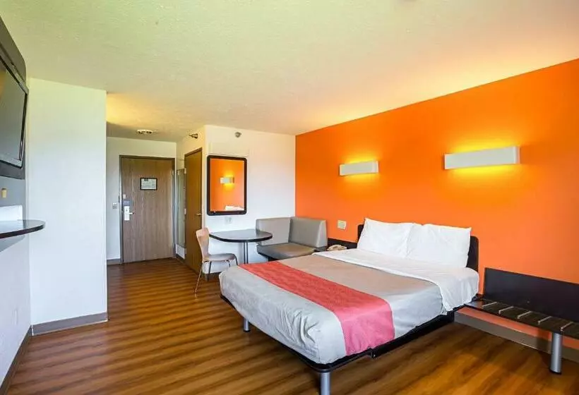 Motel 6 Omaha   Iat West