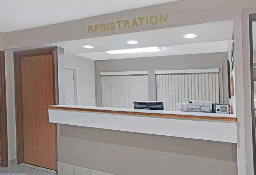 호텔 Baymont Inn & Suites Richmond