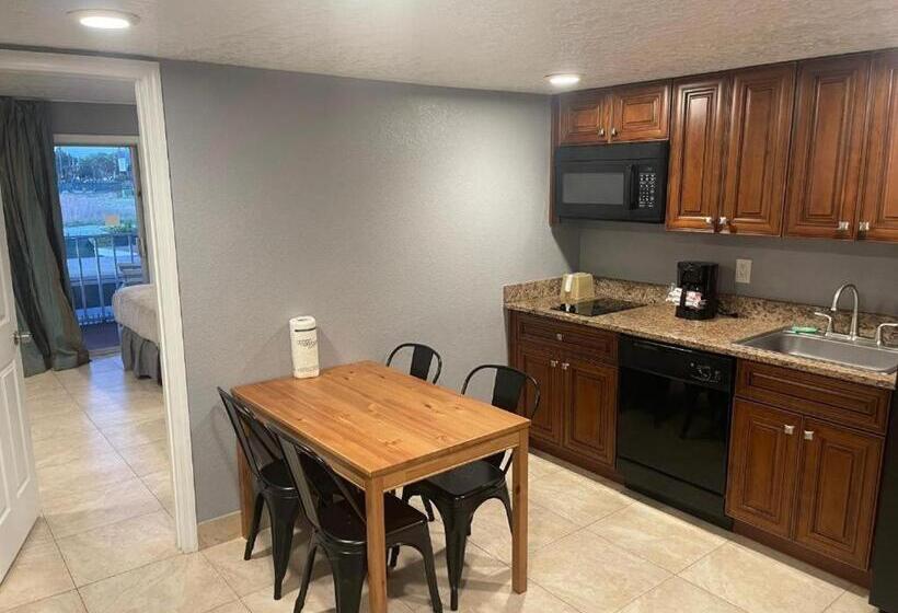 هتل Celebration Suites