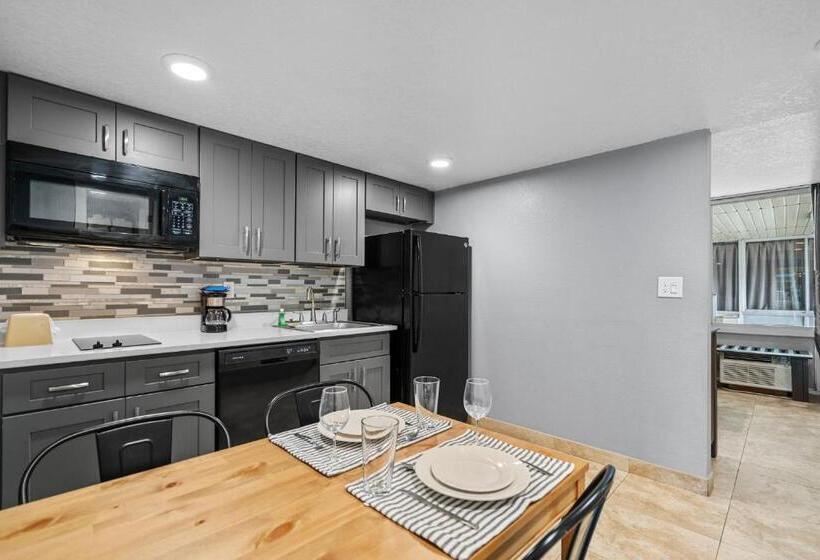 هتل Celebration Suites