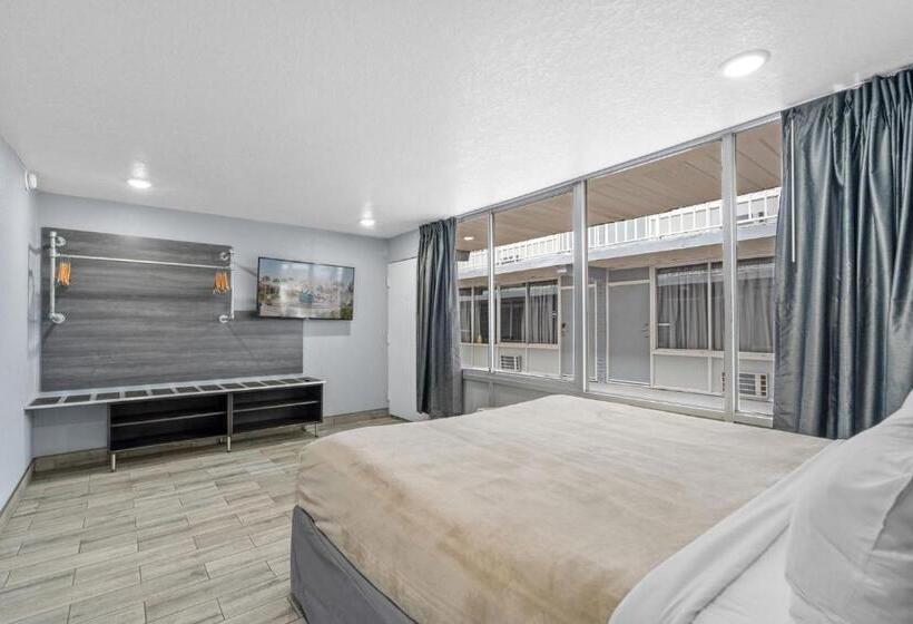 هتل Celebration Suites