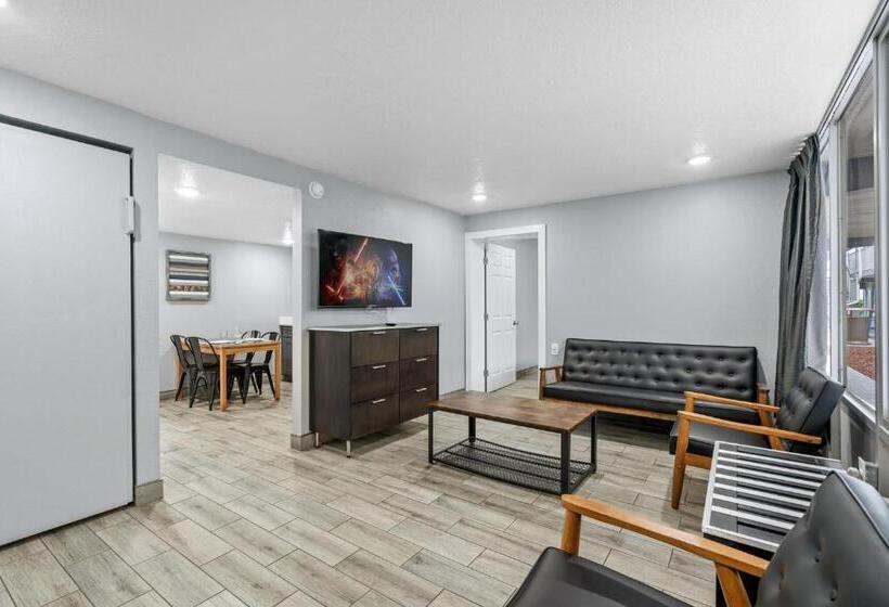 هتل Celebration Suites