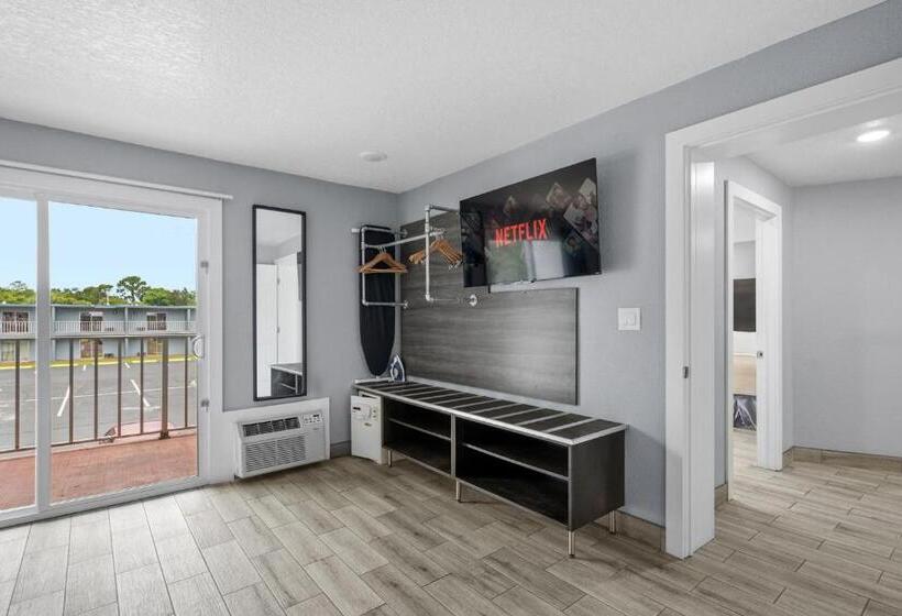 هتل Celebration Suites