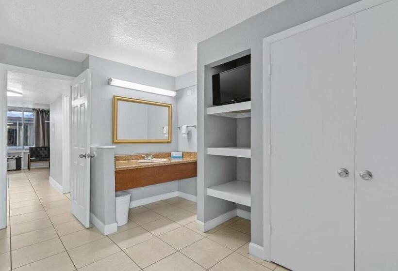 هتل Celebration Suites